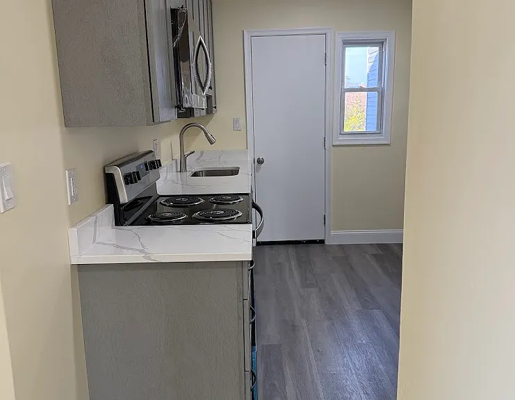 1820 C St NE #2 — Photo 27
