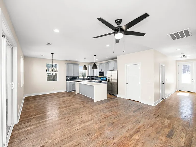 451 Sandhill Rd — Photo 24
