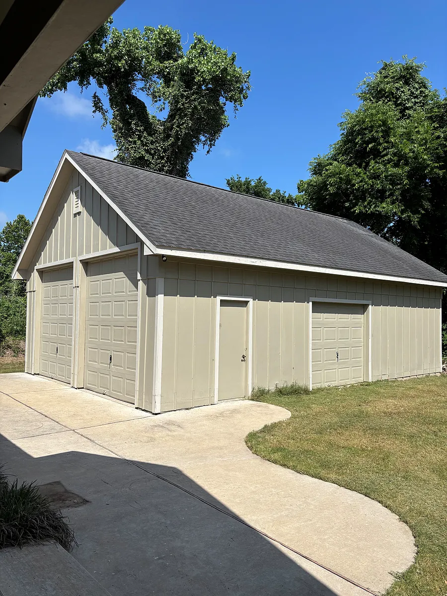 Building Photo - 390 Selkirk Dr
