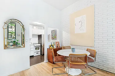 Sold by The SIMPLE Real Estate Co