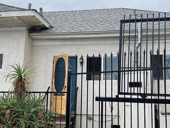 2nd image of 3611 Whiteside St #3613