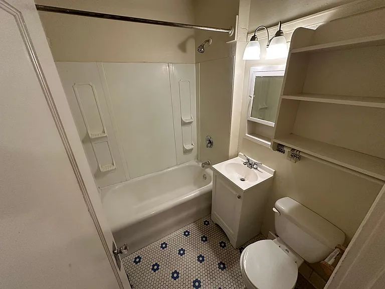 3825 N Oakland Ave — Photo 21