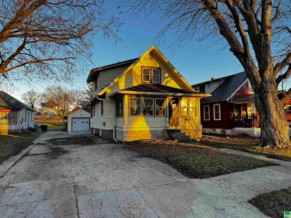 320 N 1st St, Cherokee, IA 51012