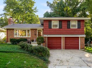7719 Howe Dr, Prairie Village, KS 66208