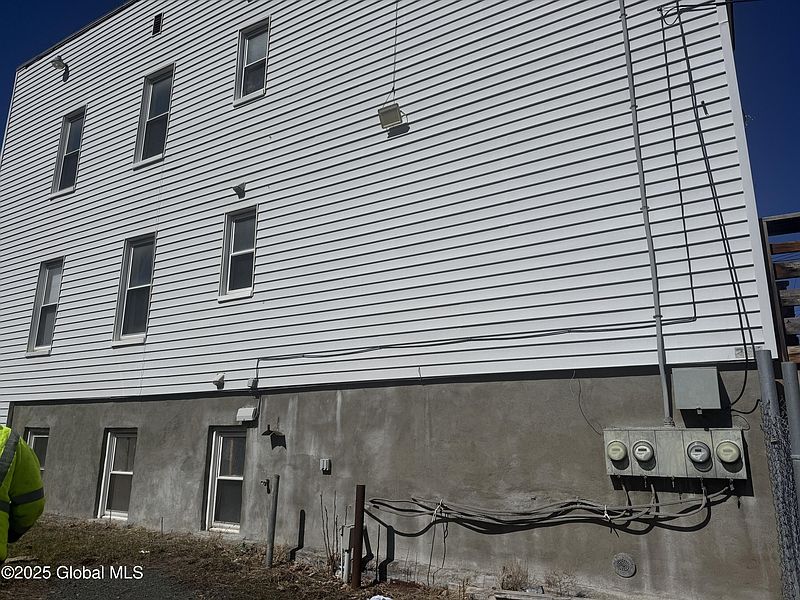4th image of 266 Elk Street