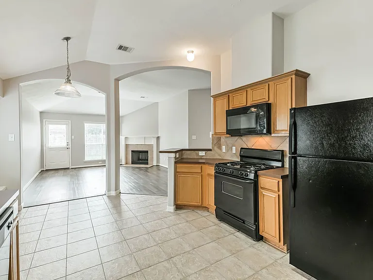 13831 Hillingdale Ln — Photo 12