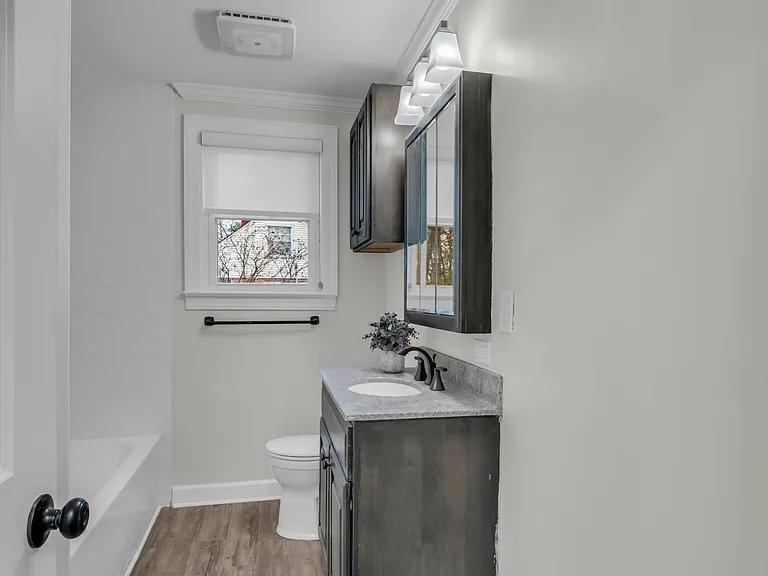 719 Woodmere Dr — Photo 9
