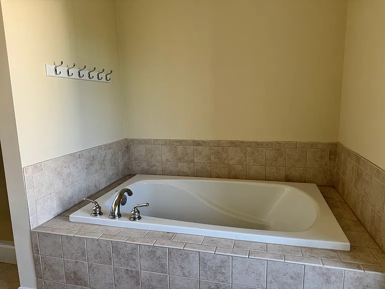 6 Queen Isabella Way — Photo 29