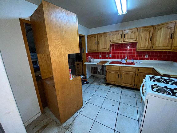 4th image of 2726 Marshalltown Dr