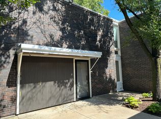 1312 N Sandburg Ter, Chicago, IL 60610