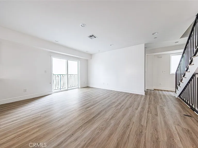 1243 N Sycamore Ave — Photo 25