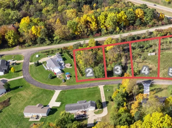 2 Twinmeadows, Jackson, MI 49201