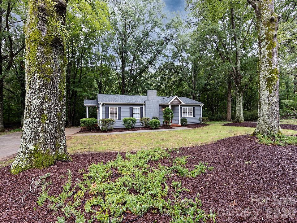 1st image of 3109 Forest Lawn Dr