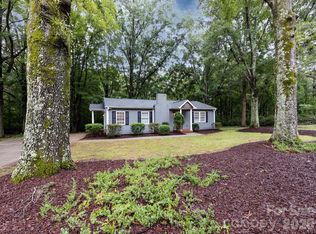 3109 Forest Lawn Dr, Matthews, NC 28104