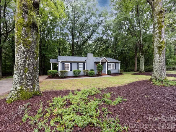 3109 Forest Lawn Dr, Matthews, NC 28104