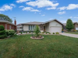 4832 W 107th St, Oak Lawn, IL 60453