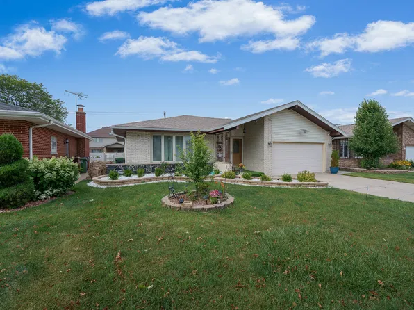 4832 W 107th St, Oak Lawn, IL 60453
