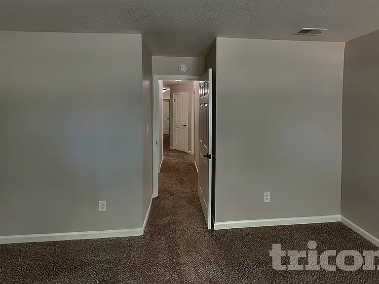 8539 Captain Dr — Photo 12