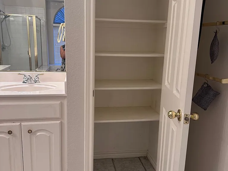2307 Bay Lakes Ct — Photo 3
