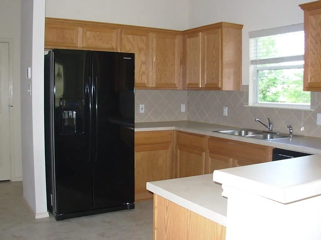 3 bed, 2.5 bath, 1714 sqft, $2,395 — Photo 2