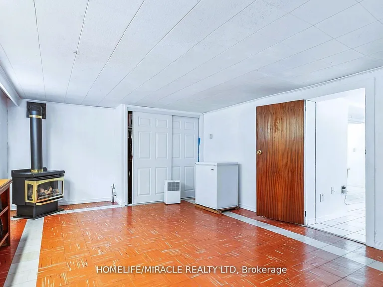 978 Pharmacy Ave #BASEMENT — Photo 8