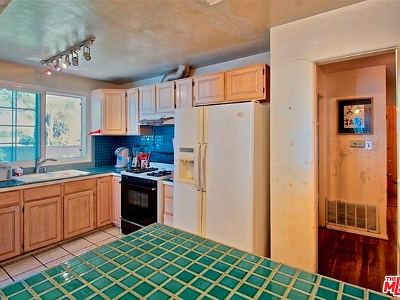 3rd image of 8700 Airlane Ave