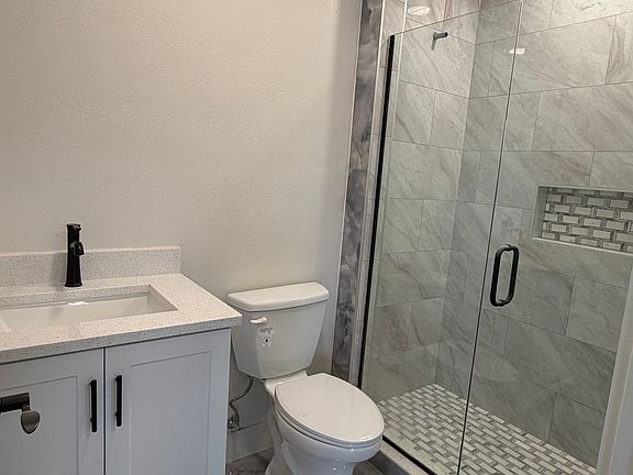 5th image of 2502 58th Ave NE #B