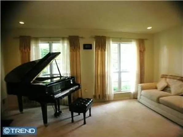 15 Hudson Ct #2508, Franklin Park, NJ 08823