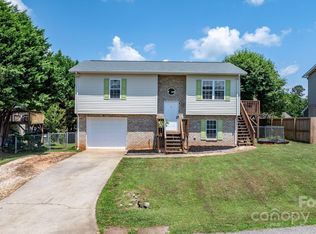 23 Redwood Ct, Hickory, NC 28601