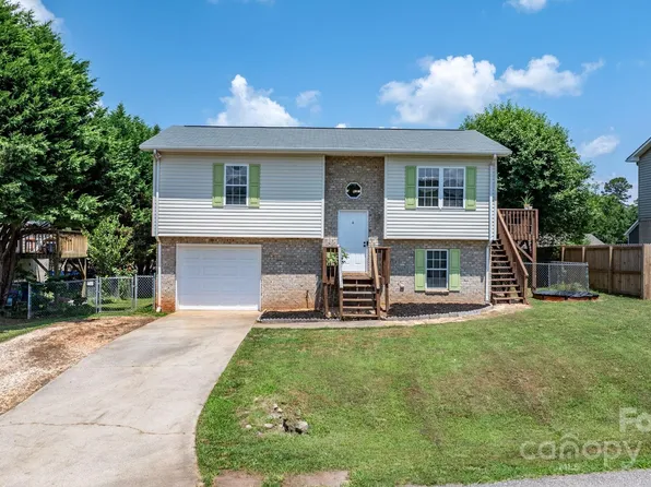 23 Redwood Ct, Hickory, NC 28601