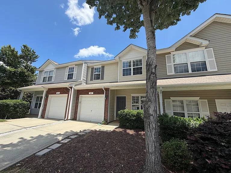 422 Delta Dr — Photo 2