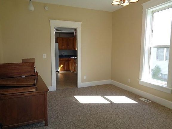 3rd image of 608 W 4th St