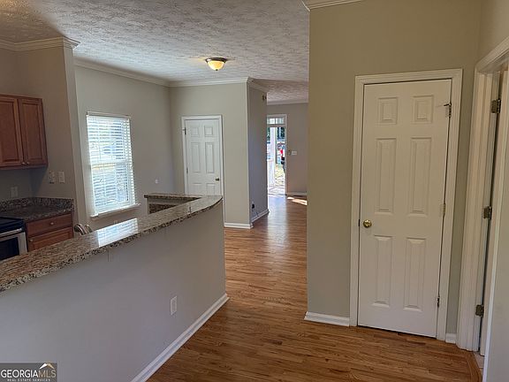 5th image of 27 Montgomery St NE