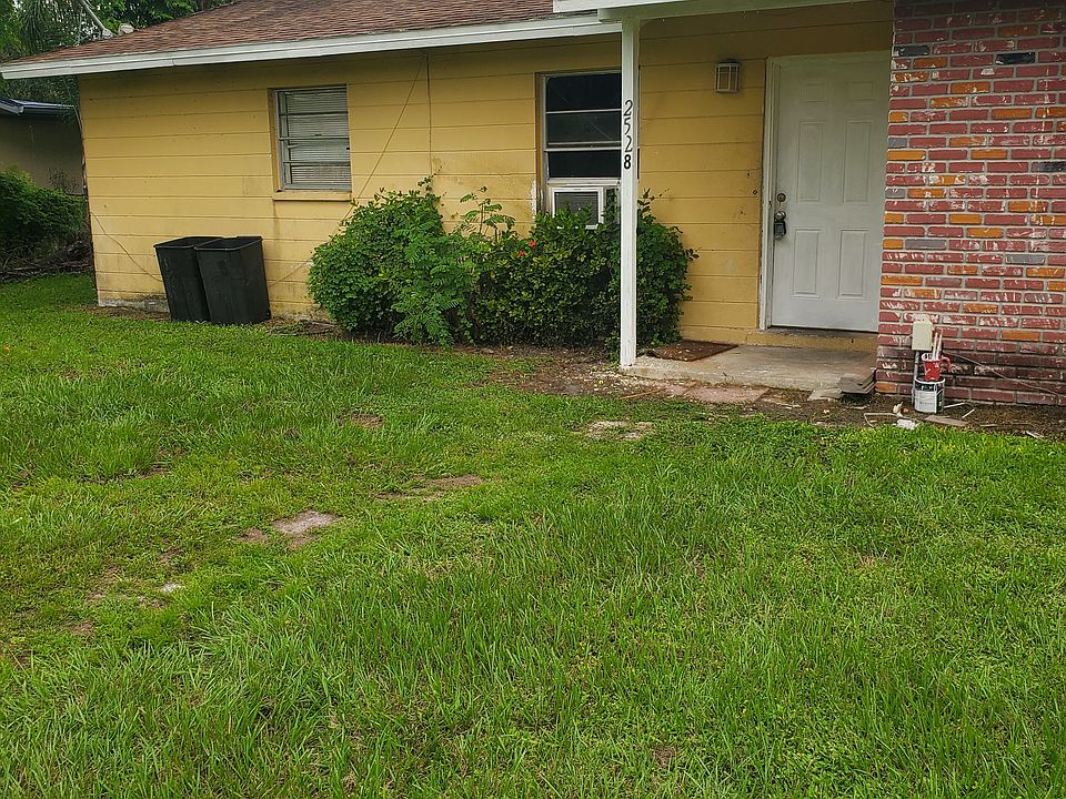 1st image of 2528 SW Lois Ave #2528