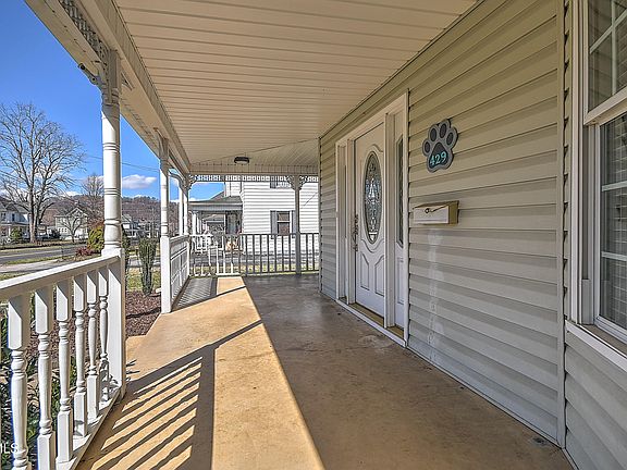2nd image of 429 Love St