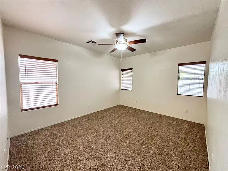1626 W Hammer Ln — Photo 10
