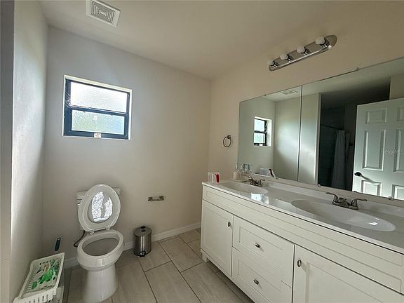 8th image of 514 NE 5TH PLACE