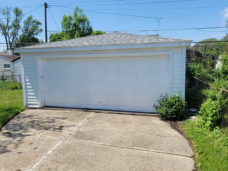 23153 Stewart Ave — Photo 12