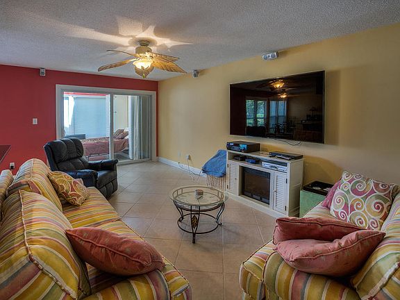5th image of 527 Augusta Ct #527