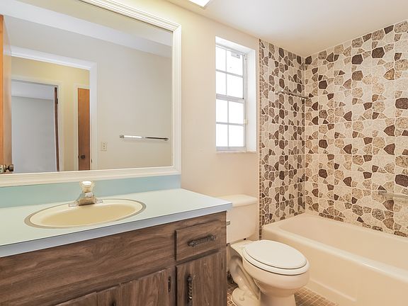 4th image of 4666 Harwich St