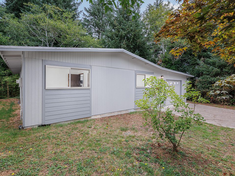 1st image of 980 SE Rolph Ct