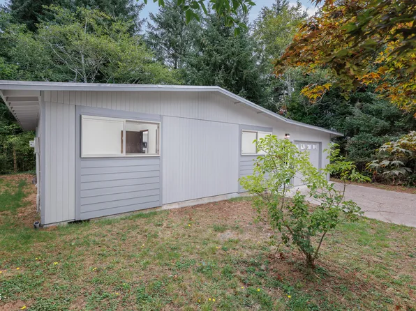 980 SE Rolph Ct, Waldport, OR 97394