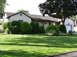386 Lillian Blvd, Holbrook, NY 11741