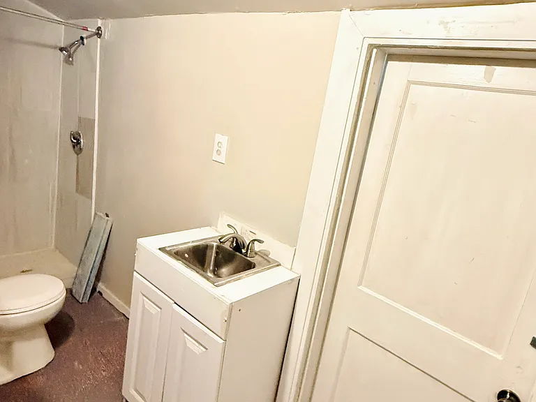915 W Logan Ave #A & B — Photo 9
