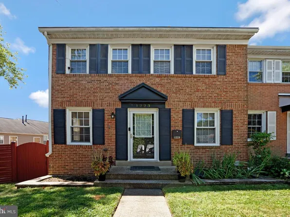 1223 Fox Run Pl, Woodbridge, VA 22191