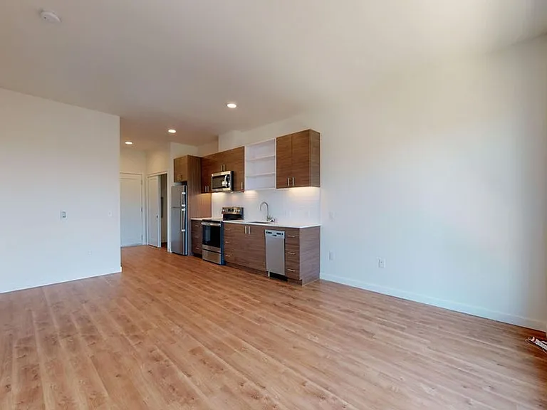 Maple Leaf Flats — Photo 34