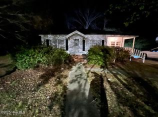 811 W Seaboard St, Bladenboro, NC 28320