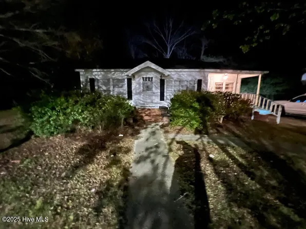811 W Seaboard Street, Bladenboro, NC 28320