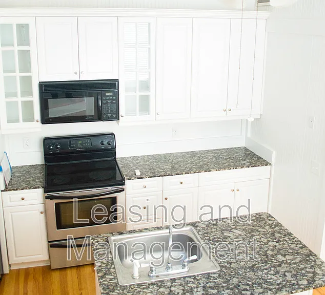 123 Wentworth St #C — Photo 11