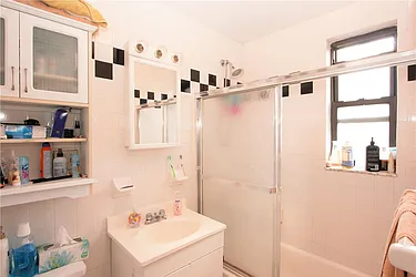 Rented by R New York